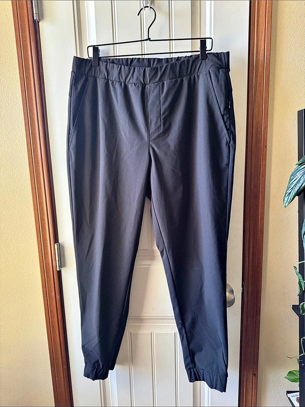 Old Navy The Hybrid Pant Jogger Pants in Black Size Large Like New